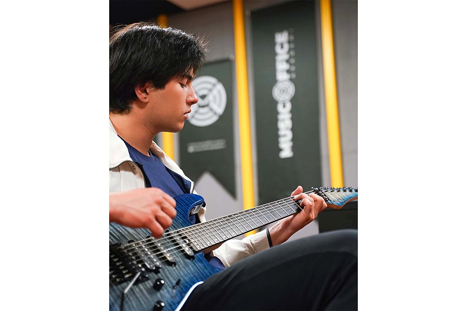 Bakı musicoffice elektro gitar eğitimi görseli 2