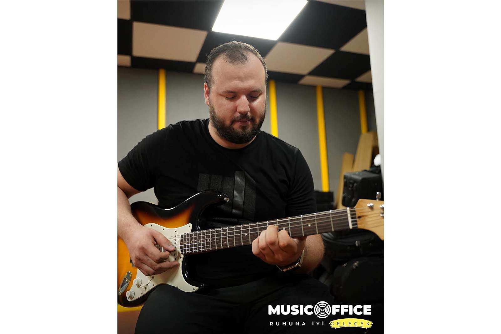 Bakı musicoffice elektro gitar eğitimi görseli 7